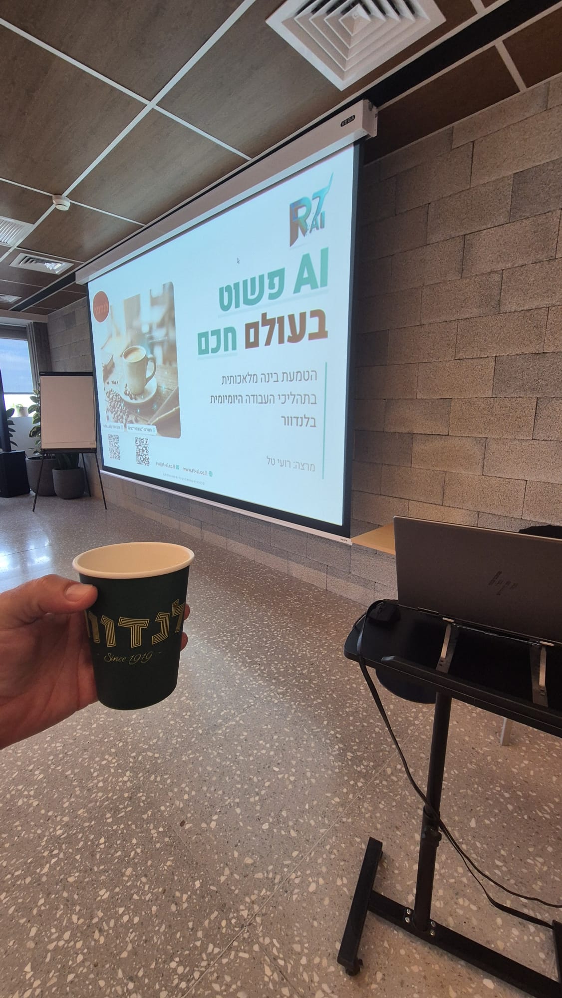 כיבוד קל בסדנה